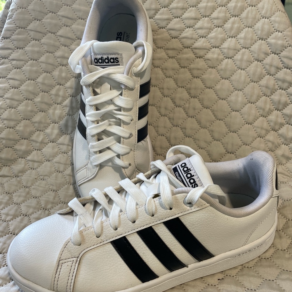 adidas Originals White Sneakers with Black Stripes - Picture 4 of 7